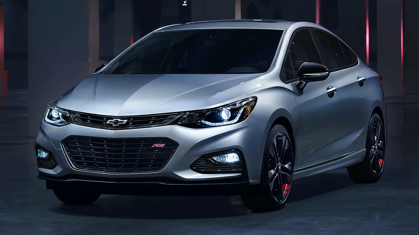 Gümüş gri Chevrolet Cruze