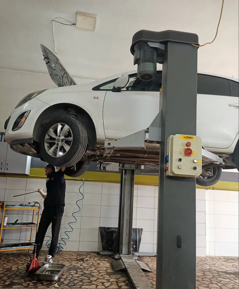 Mesa Otomotiv atölyesinin içi