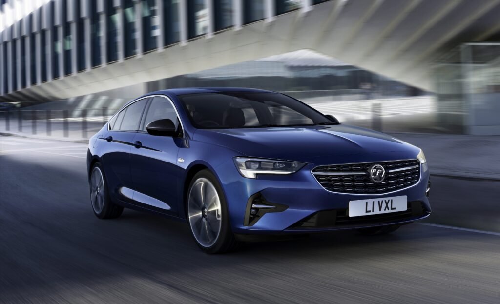 Insignia Servis - Opel Insignia Periyofik Bakım Servisi